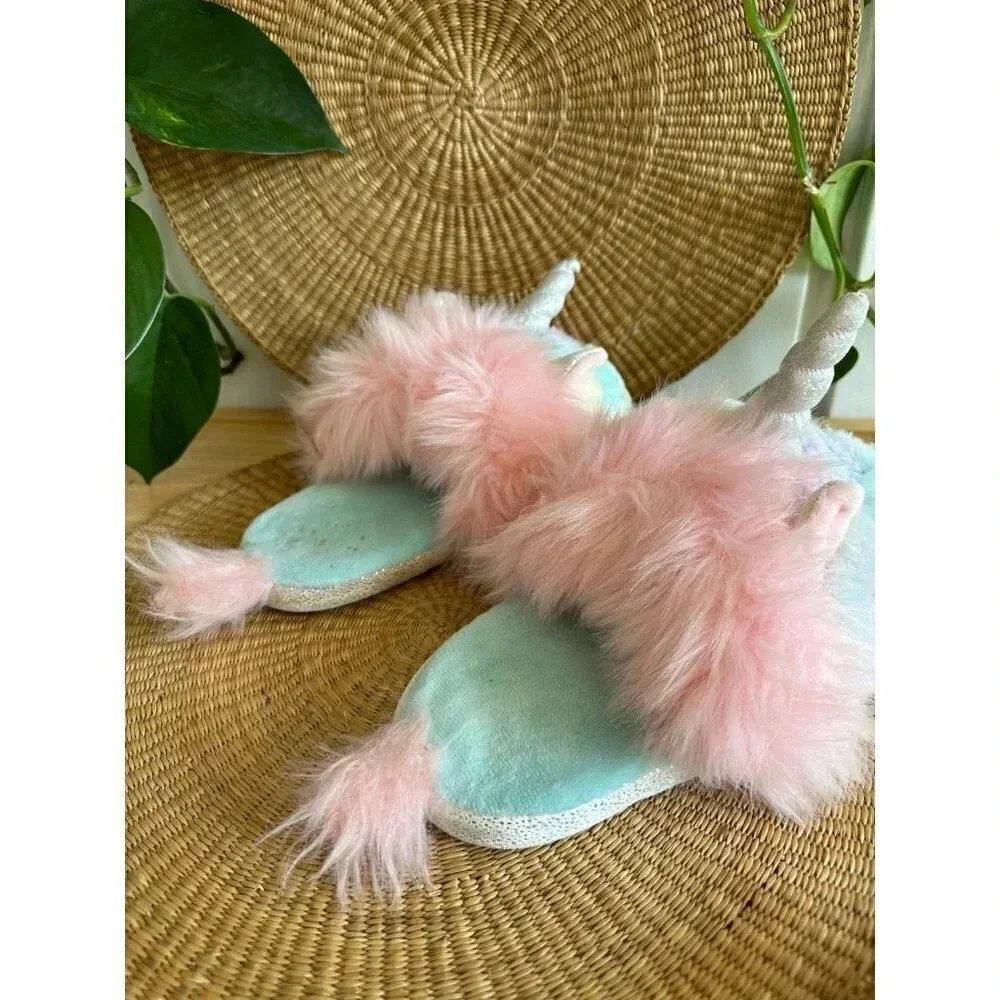 Wonder Nation Kid’s size 13-1 Unicorn slippers